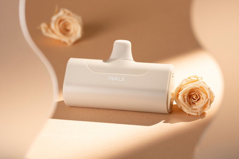 【iWALK】Fourth generation direct plug-in power bank MAX-Type-C upgraded model-Ceylon milk - ที่ชาร์จ - วัสดุอื่นๆ สีกากี