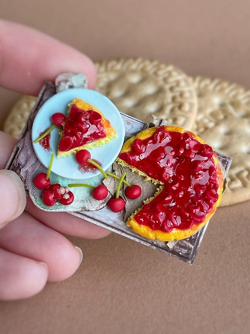DOLLFOODS Miniature cherry pie