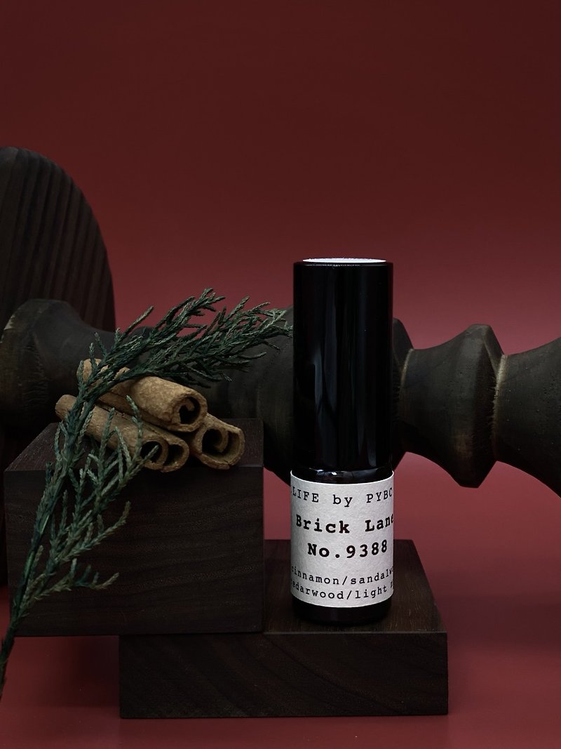 Hand Mist Spray (75% Alcohol) - BRICK LANE NO.9388 (PYBC.LIFE by PYBC DESIGN) - Fragrances - Essential Oils Brown