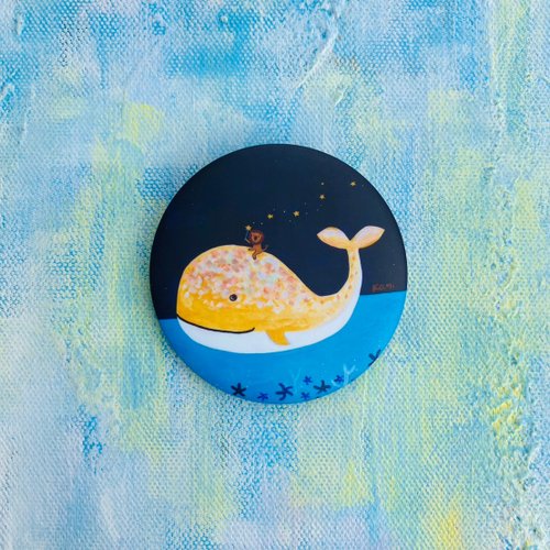 kami 創作森林 插畫霧面大胸章-大頭獅夢想的星星和鯨魚