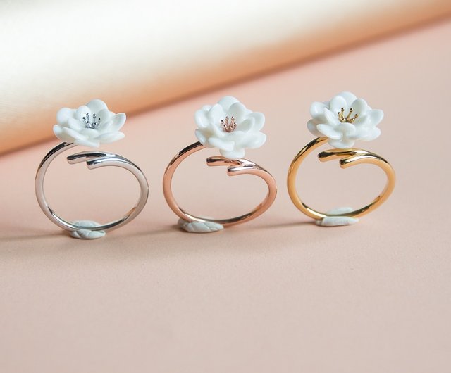 梅の花リング (梅の花)、磁器粘土 - 925 スターリングシルバー