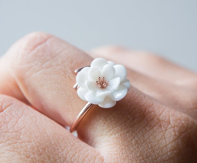 梅の花リング (梅の花)、磁器粘土 - 925 スターリングシルバー