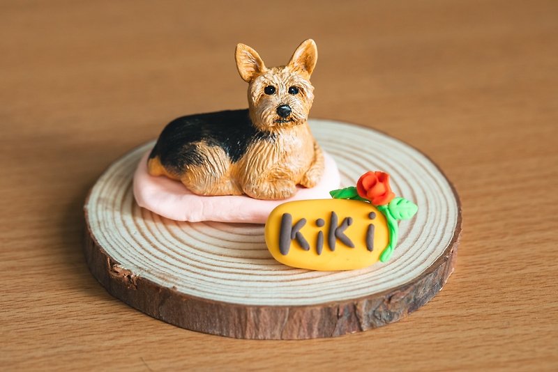 狗狗 客製化寵物手工黏土模型 含配件 含名牌 - 玩偶/公仔 - 黏土 卡其色