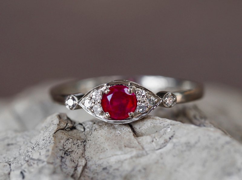 14k gold eye ring with ruby and diamonds - แหวนทั่วไป - เครื่องประดับ สีทอง