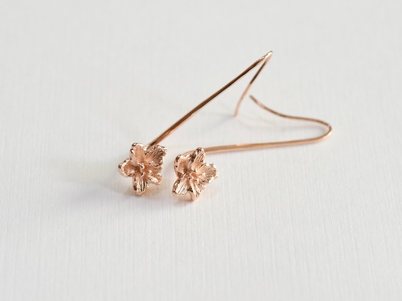 Azalea flower brass plated rose gold earrings for women - ต่างหู - โรสโกลด์ สึชมพู