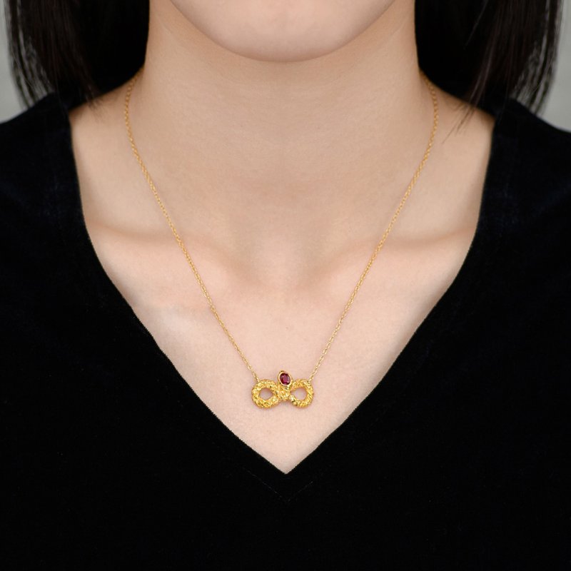 Ruby 18K snake necklace romantic style - แหวนทั่วไป - เครื่องเพชรพลอย สีแดง