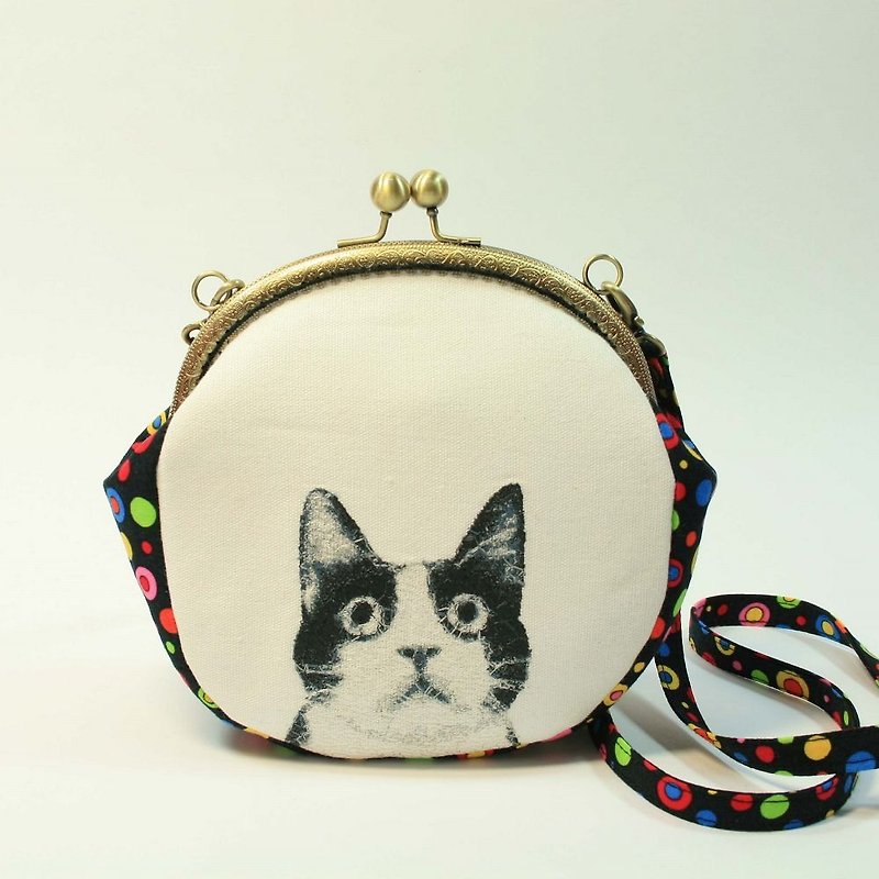 Embroidered 16cm U-shaped gold cross-body bag 01-black and white cat - Messenger Bags & Sling Bags - Cotton & Hemp Black