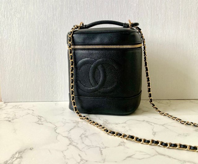 Chanel on sale hand clutch