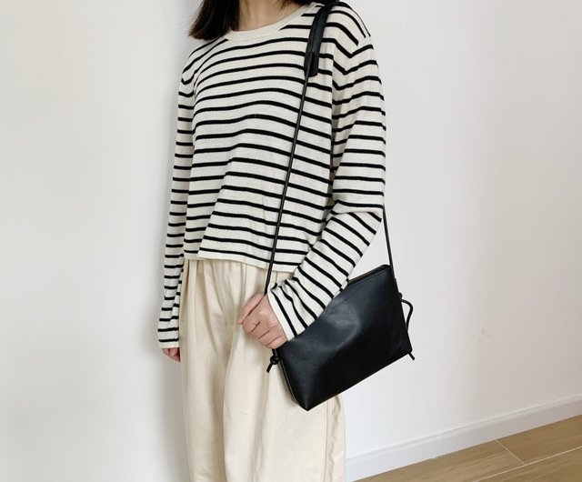[DAKS] Cowhide Mini Shoulder and Cross Bag ★大人気★ Mens Black Leather Crossbody Bag Small Shoulder Messenger