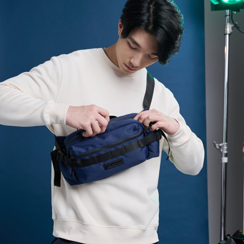 【香港設計】運動日常系列  | 02-BELT BAG 腰包 Navy - 側背包/斜背包 - 聚酯纖維 藍色
