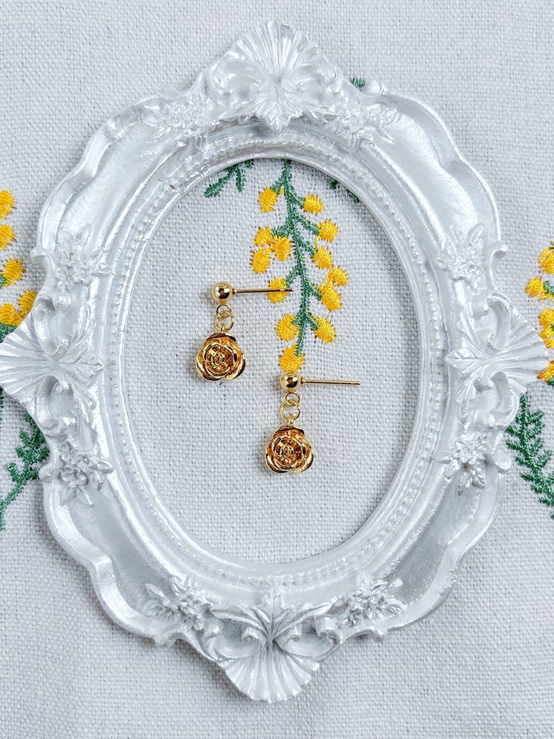 金玫瑰-小耳環 - 耳環/耳夾/耳骨夾 - 貴金屬 金色