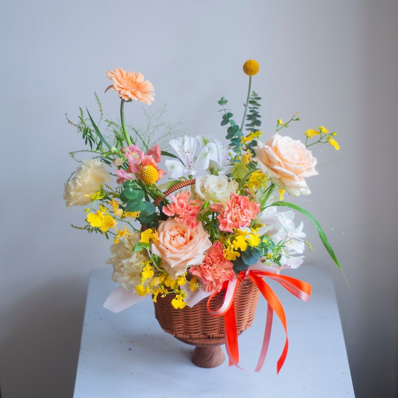 [Mother's Day Flower Gift Pre-Order] Sunshine Orange Basket Flowers | Flower Table Flowers | Customized - ช่อดอกไม้แห้ง - พืช/ดอกไม้ สีส้ม