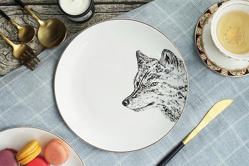 Forest Friends Series - Coyote Wolf 20cm Phnom Penh Bone China Dinner Plate - Plates & Trays - Porcelain Black