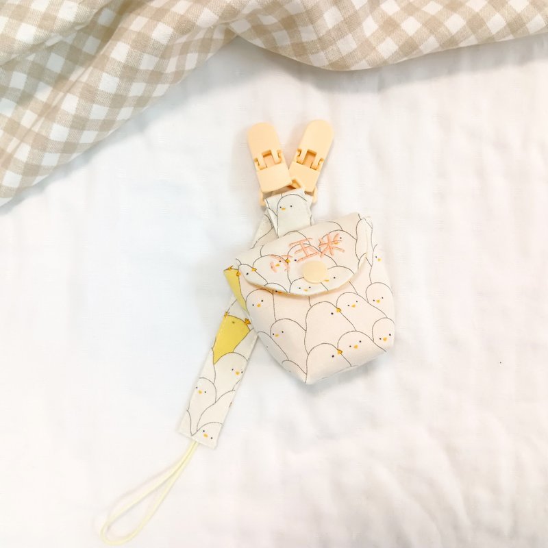 Millet chicken. Pacifier storage bag/ pacifier chain (name can be embroidered) - ขวดนม/จุกนม - ผ้าฝ้าย/ผ้าลินิน สีเหลือง