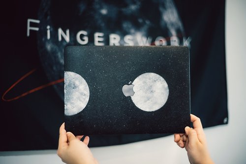 Fingers Work 瞬間看月球 防摔皮革電腦殻 MacBook Case