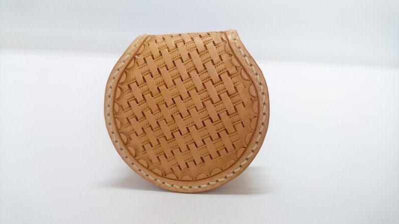 Gu Yuexiang Studio-Handmade genuine leather woven pattern printed single-button round cake coin purse customized handmade leather - กระเป๋าใส่เหรียญ - หนังแท้ 
