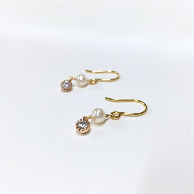 [If] [territory] Sang minimalist pearl earrings Stone. Freshwater pearl / diamond / Stone earrings. - Earrings & Clip-ons - Gemstone White