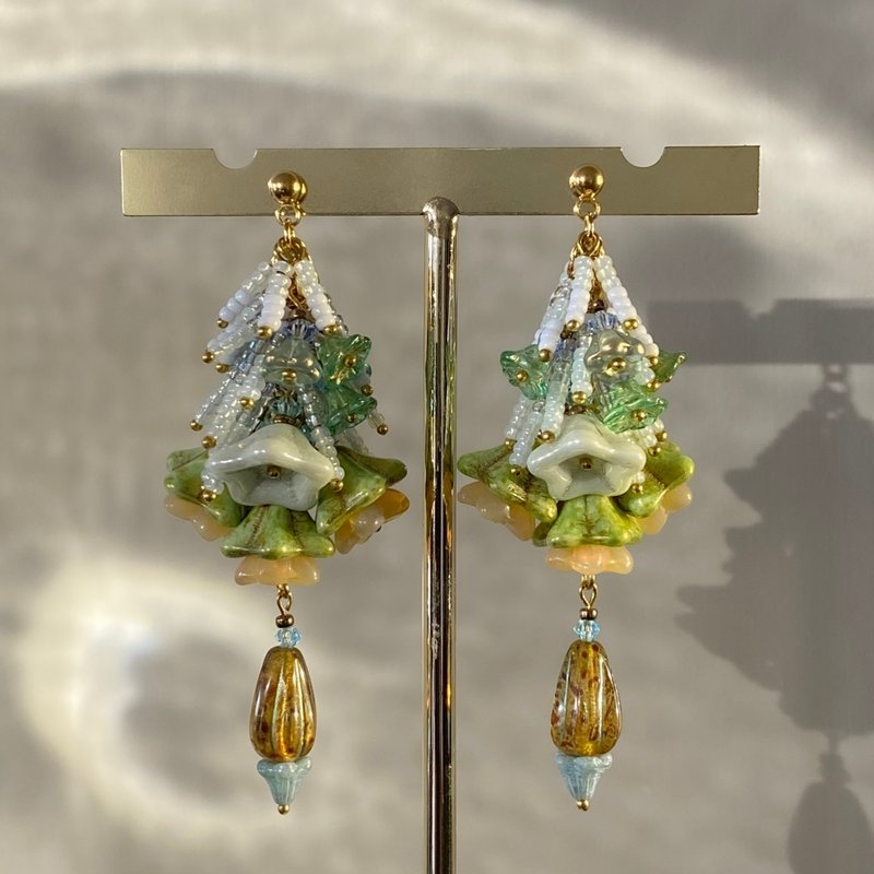Atelier Pluton Experimental Serial Number | PL497 - Earrings & Clip-ons - Glass Green