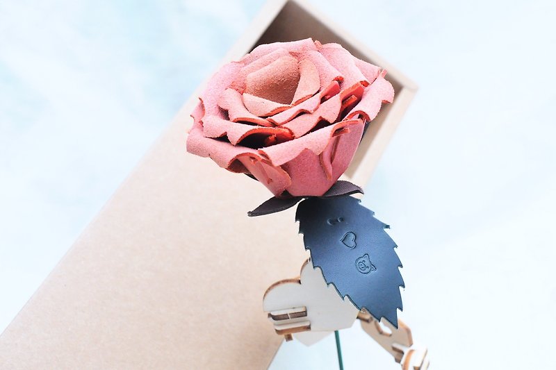 Leather Rose Leather Rose - Wipe Red Leather Material Pack for Valentine's Day Free - เครื่องหนัง - หนังแท้ สึชมพู