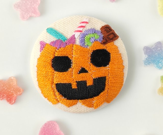 ハロウィンのスイーツ詰め合わせ刺繍ブローチ - ショップ かなちゃん手刺繍工房 ブローチ - Pinkoi