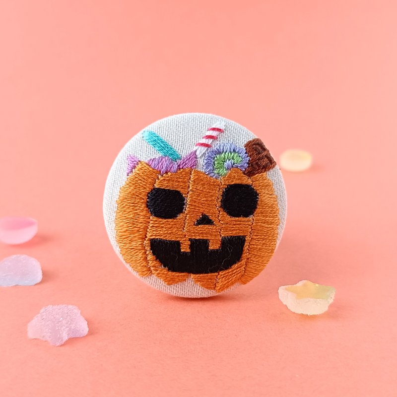 ハロウィンのスイーツ詰め合わせ刺繍ブローチ - 胸針 - 棉．麻 橘色