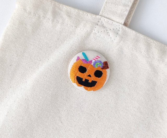 ハロウィンのスイーツ詰め合わせ刺繍ブローチ - ショップ かなちゃん手刺繍工房 ブローチ - Pinkoi