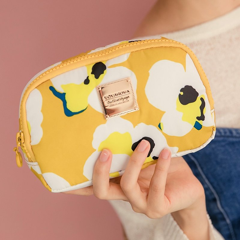 【愛美系列】VOVAROVA 旅行化妝包-希望之花 - 化妝袋/收納袋 - 其他人造纖維 黃色