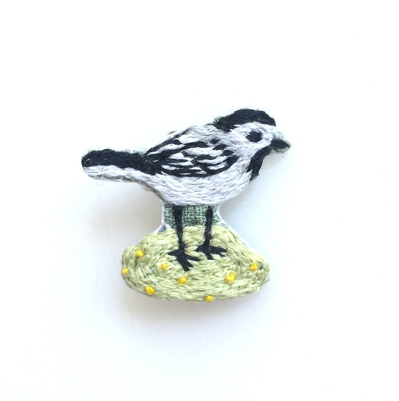 White Wagtail embroidery brooch wild birds - เข็มกลัด - งานปัก สีดำ