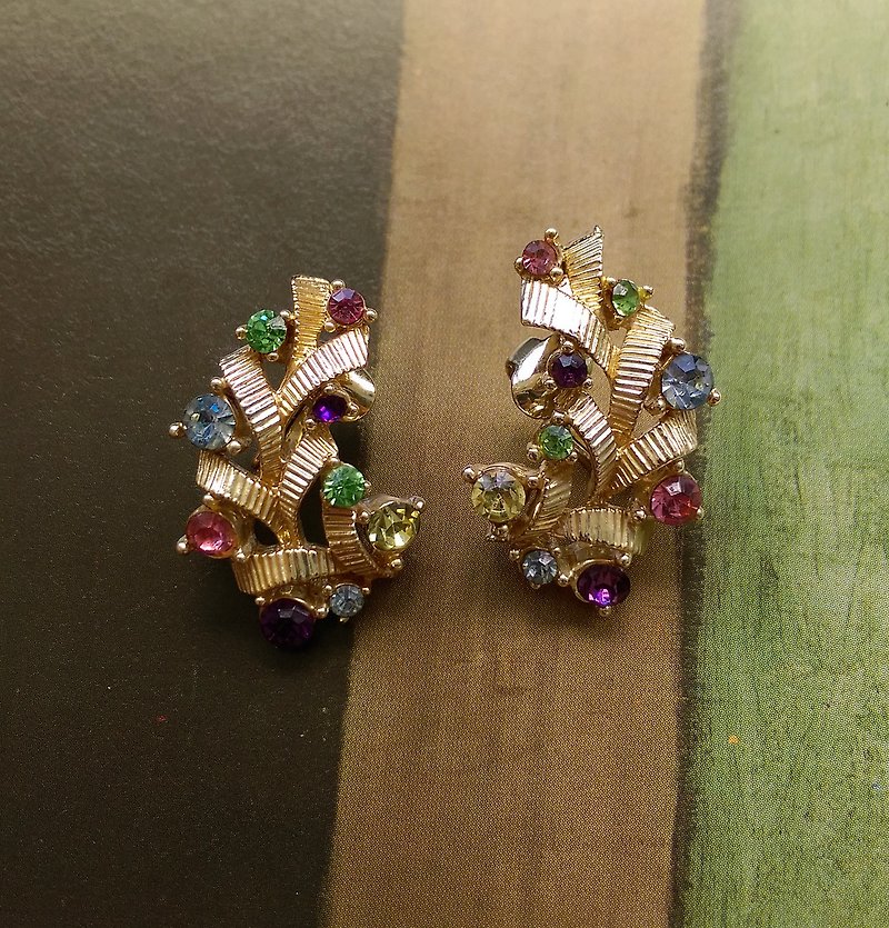 [Western antique jewelry / old age] CORO color diamond leaf clip earrings - ต่างหู - โลหะ หลากหลายสี