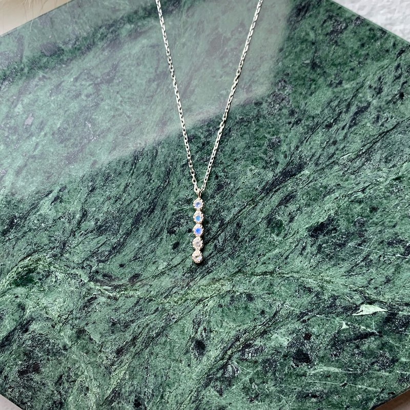 Moonstone Row Diamond Style 925 Sterling Silver Necklace - สร้อยคอ - เครื่องเพชรพลอย สีน้ำเงิน
