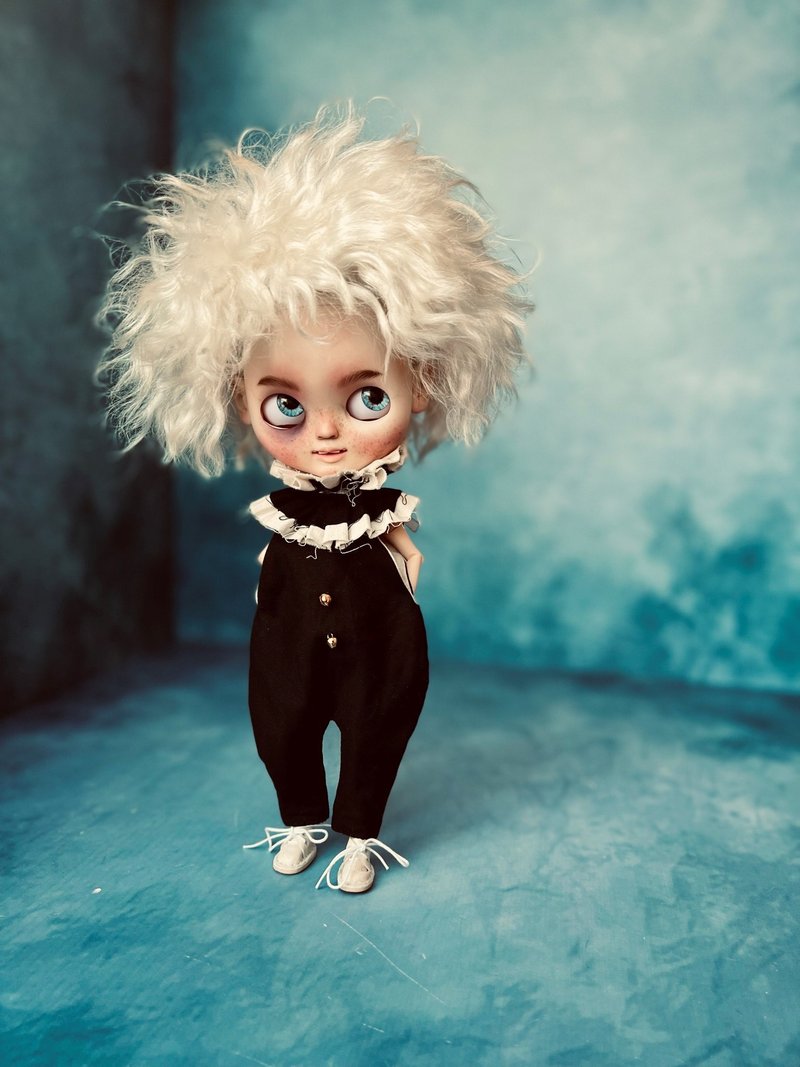 Custom Blythe doll Boy black eye blonde goat reroot hair - 公仔/玩偶 - 塑膠 白色