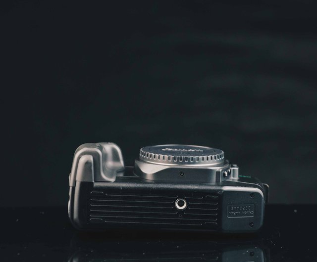 Canon  EOS 630 フィルムカメラ Canon EOS 600 / EOS 630 35mm SLR フィルム カメラ - 本体のみ