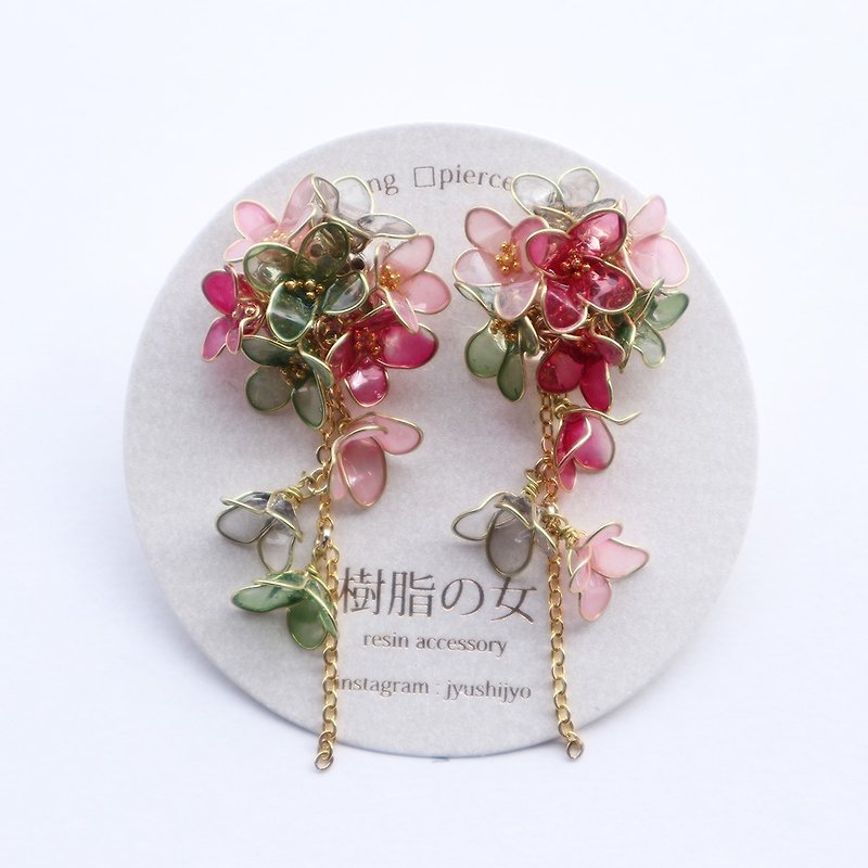 咲く花耳飾り　カーキ - 耳環/耳夾 - 其他材質 粉紅色