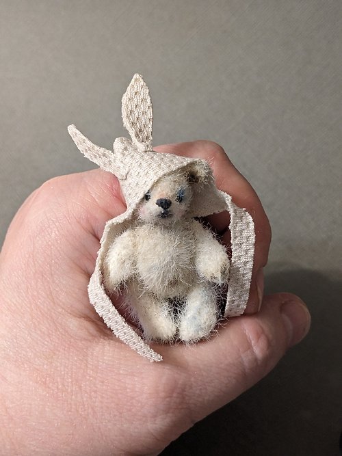 有趣的小狗屋 Miniature Bear - Boy. crocheted, 4.5 cm/ One of a kind (OOAK)テディベアちゃん