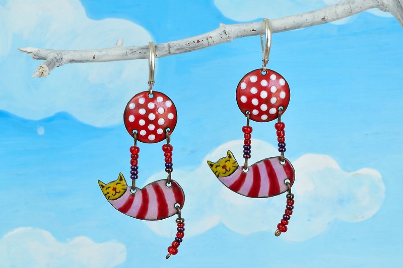 Cat Earrings, Enamel Cat Earrings, Lucky Cat, Fortune Cat Earrings, Cat Jewelry, Ball, Earrings With Polka Dots, Ball With Polka Dots, - ต่างหู - วัตถุเคลือบ 