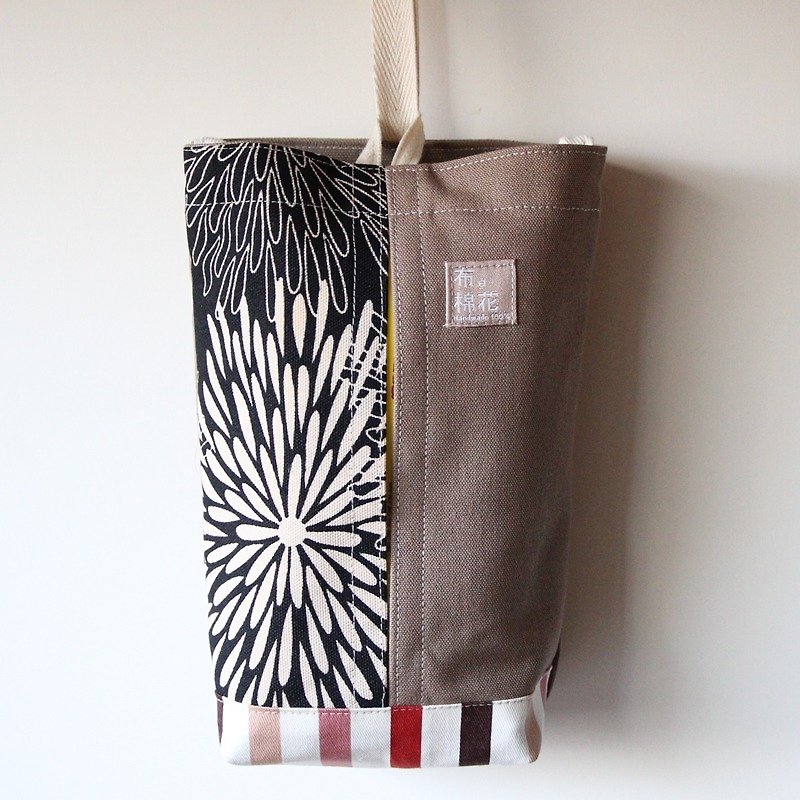Cotton Fabric: canvas tissue box cover, Hanging Tissue Box, housewarming gift, black flower, fireworks - ของวางตกแต่ง - ผ้าฝ้าย/ผ้าลินิน สีกากี