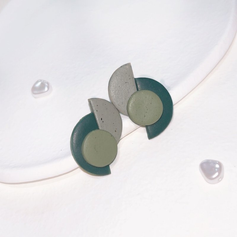 Polymer clay earrings | Irregular round | High quality medical grade Stainless Steel ear pins - ต่างหู - ดินเผา สีเขียว