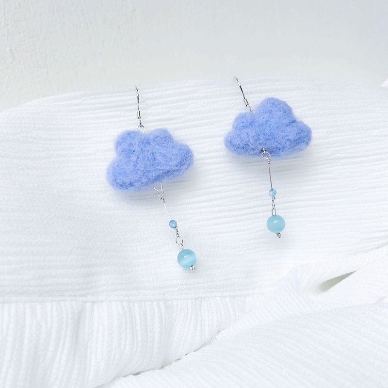 Marshmallow Cloud Earrings - ต่างหู - ขนแกะ สีน้ำเงิน