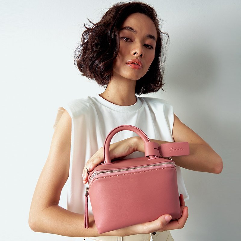 Cubic Cross Body Bag 皮革斜背/手提小方包  French Rose color - กระเป๋าถือ - หนังเทียม สึชมพู