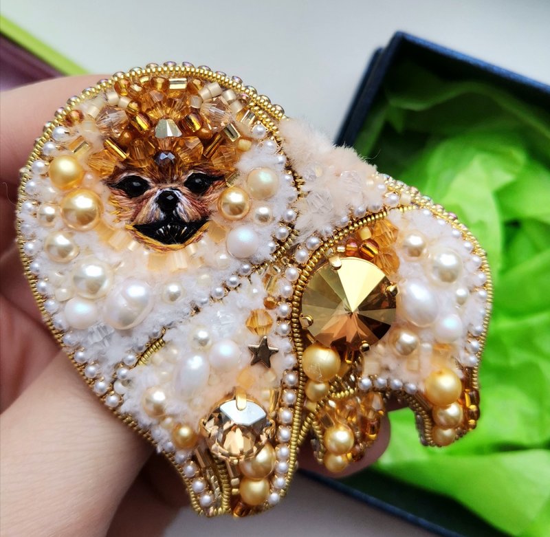 Pomeranian pet portrait brooch, pomeranian jewelry, dog show number clip, - 胸針 - 玻璃 金色