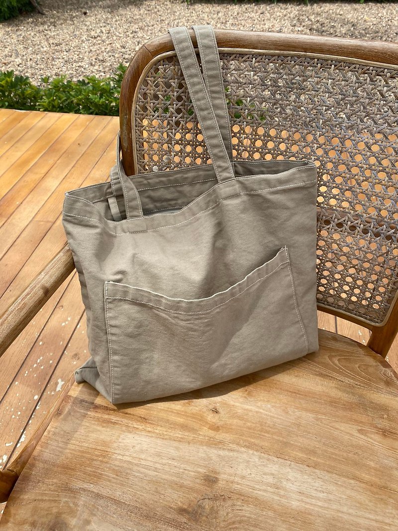 Beige Canvas Flat Tote / Weekend bag / Shopping bag - กระเป๋าถือ - ผ้าฝ้าย/ผ้าลินิน สีกากี