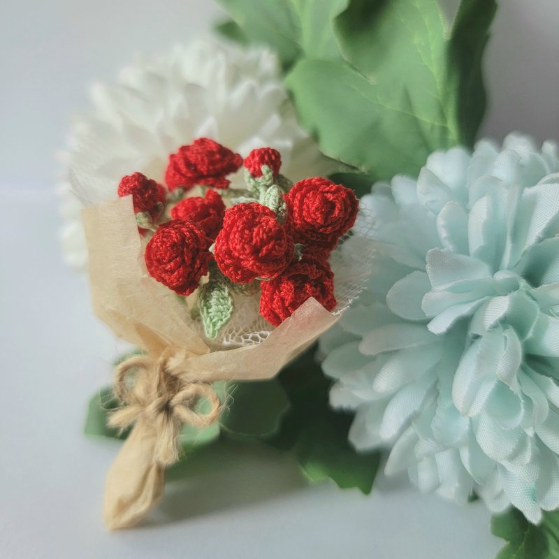 Rose Mini Bouquet Small Bouquet/ Button Brooch Heart Needle Hand Crochet - อื่นๆ - งานปัก สีแดง