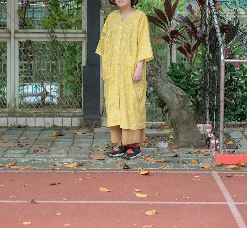Lemon yellow gradient dot Japanese wide-sleeved dress shirt - Women's Tops - Cotton & Hemp Yellow