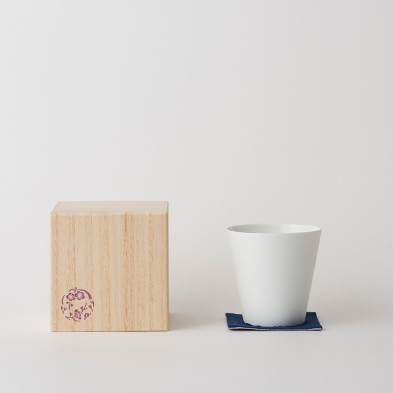 Ume  Cup in Paulownia box - แก้ว - เครื่องลายคราม 