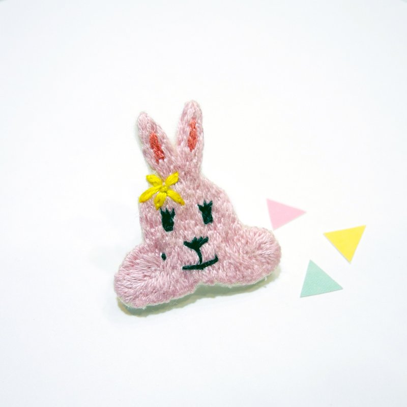 森林系刺繡粉紅兔 胸針別針 手工刺繡 - 胸針 - 繡線 多色