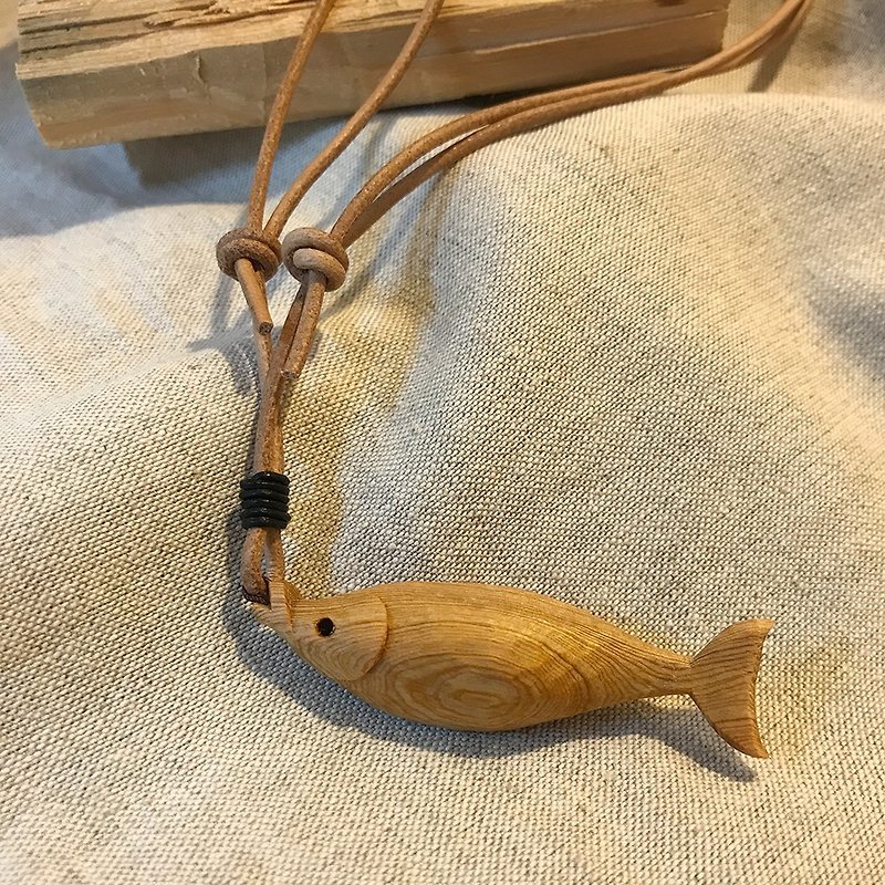 木刻魚 皮繩項鍊 台灣檜木 手作木刻 - 項鍊 - 木頭 