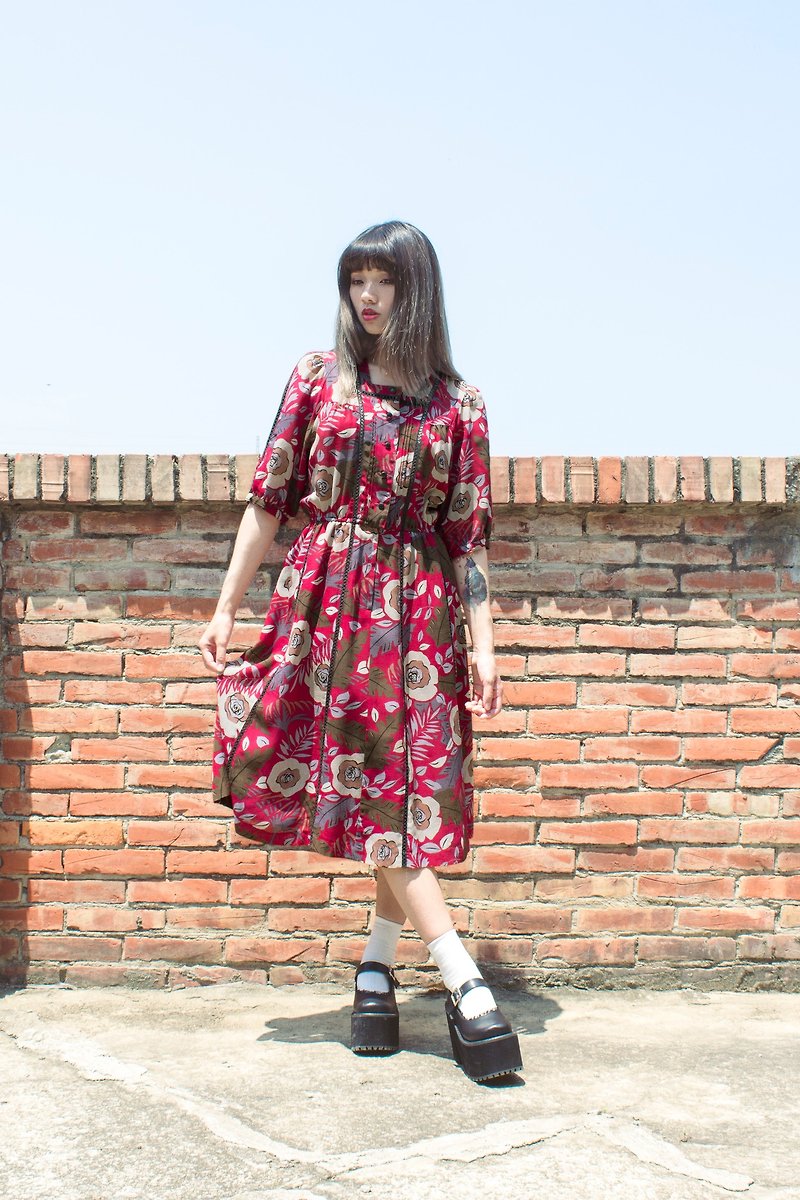 Dark red tropical rose five-point sleeves vintage dress - One Piece Dresses - Other Materials Red