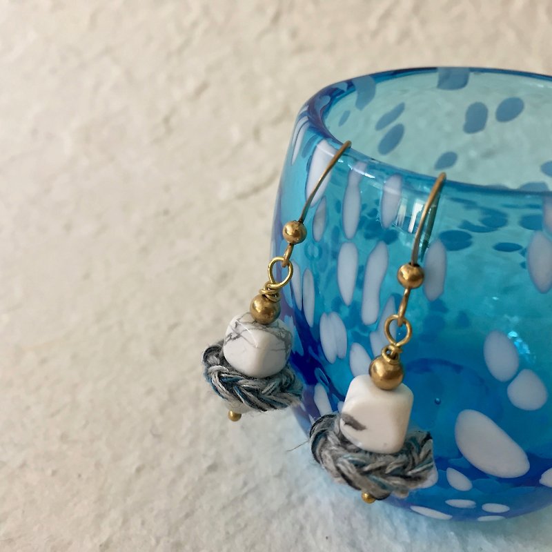 Petite crochet x stone earrings -howlite and opal - ต่างหู - หยก ขาว