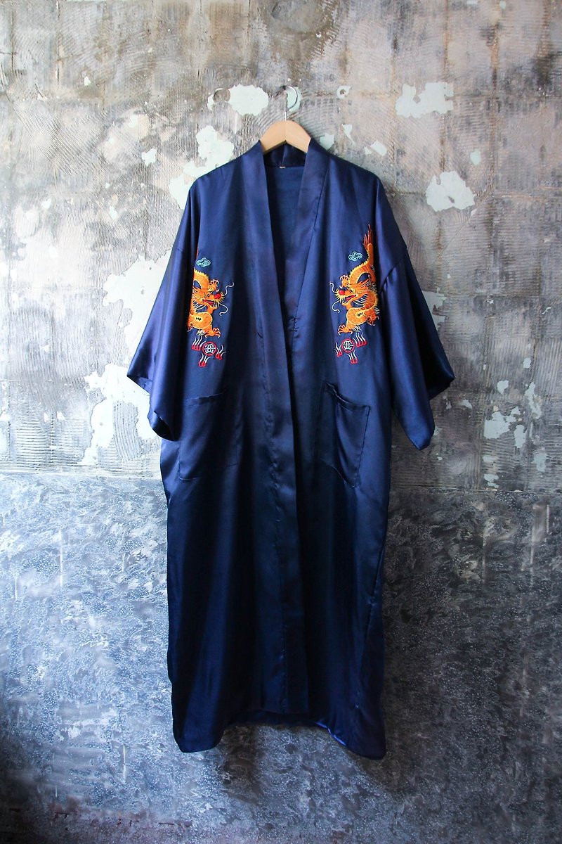 裊裊百貨公司-Vintage 緞面藍色刺繡龍圖案罩衫 復古著 - 女大衣/外套 - 聚酯纖維 