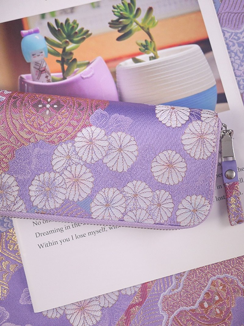 [Lucky Wallet] Nishijin woven gold quilt. Purple mountain type ground chrysanthemum. Cloth clip/wallet/wallet - กระเป๋าสตางค์ - ผ้าไหม สีม่วง